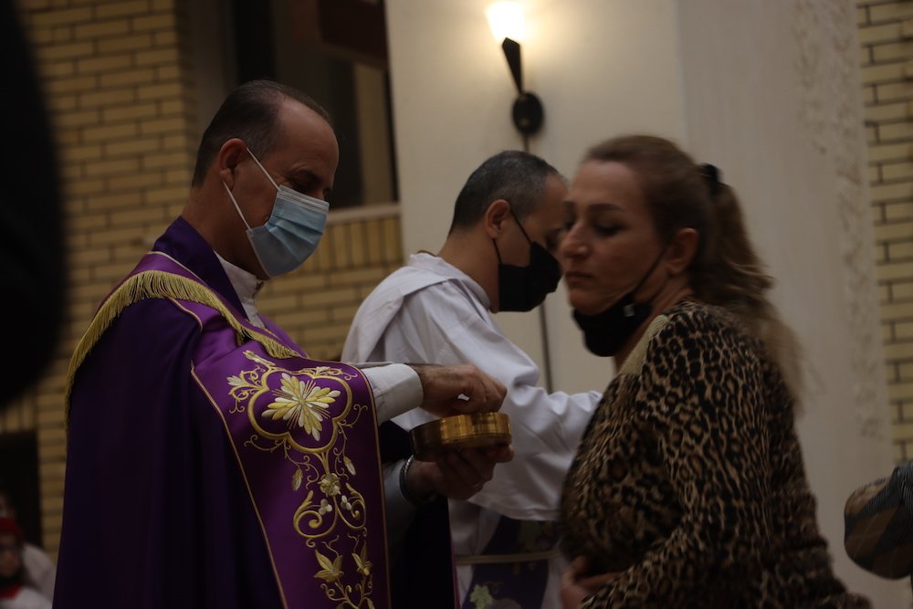 Nashwan Hanna lors d'une messe à l'église catholique chaldéenne de Mar Elia, dans le quartier à majorité chrétienne d'Ankawa, à Irbil. (Kareem Botane)