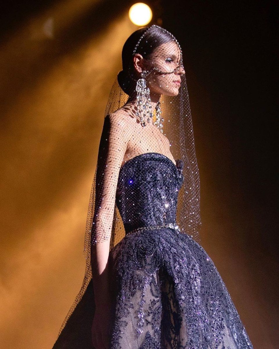 Elie Saab a également lancé récemment une collection de vingt-huit montres.