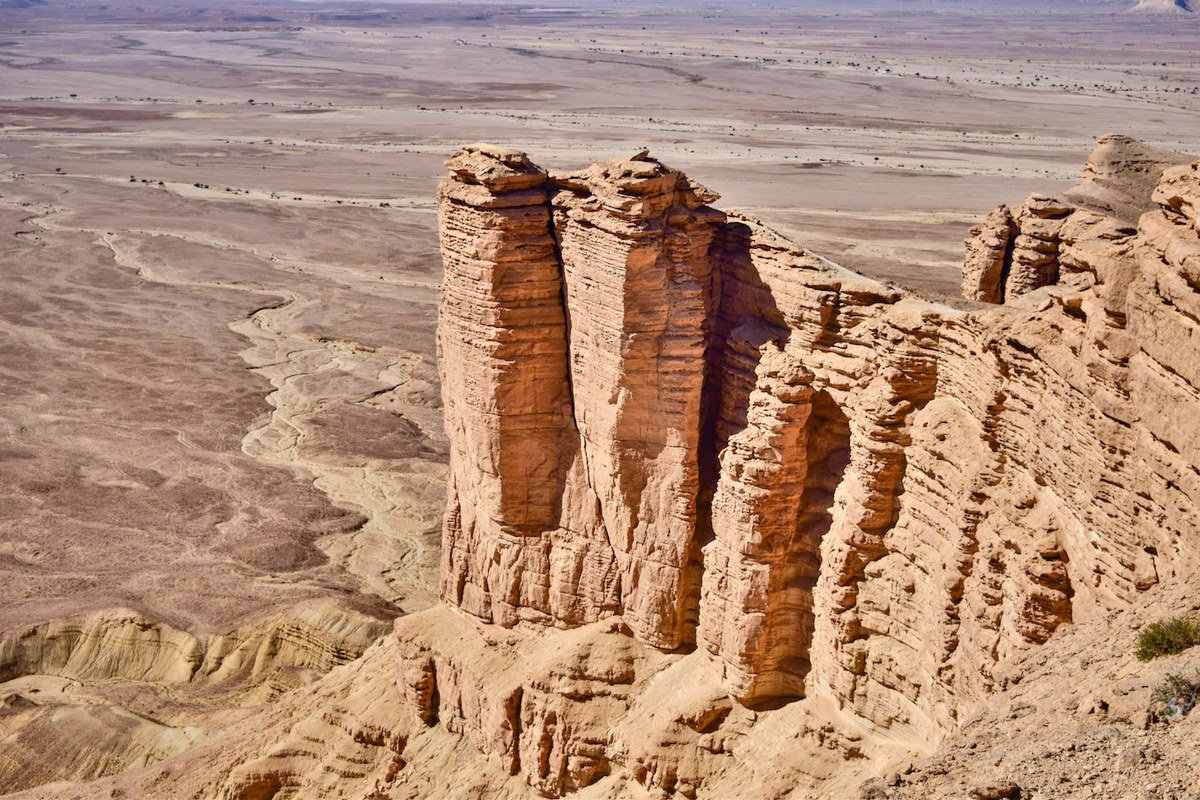 Jebel Fihrayn est l'une des nombreuses falaises le long de l'escarpement de Tuwaiq (Shutterstock)