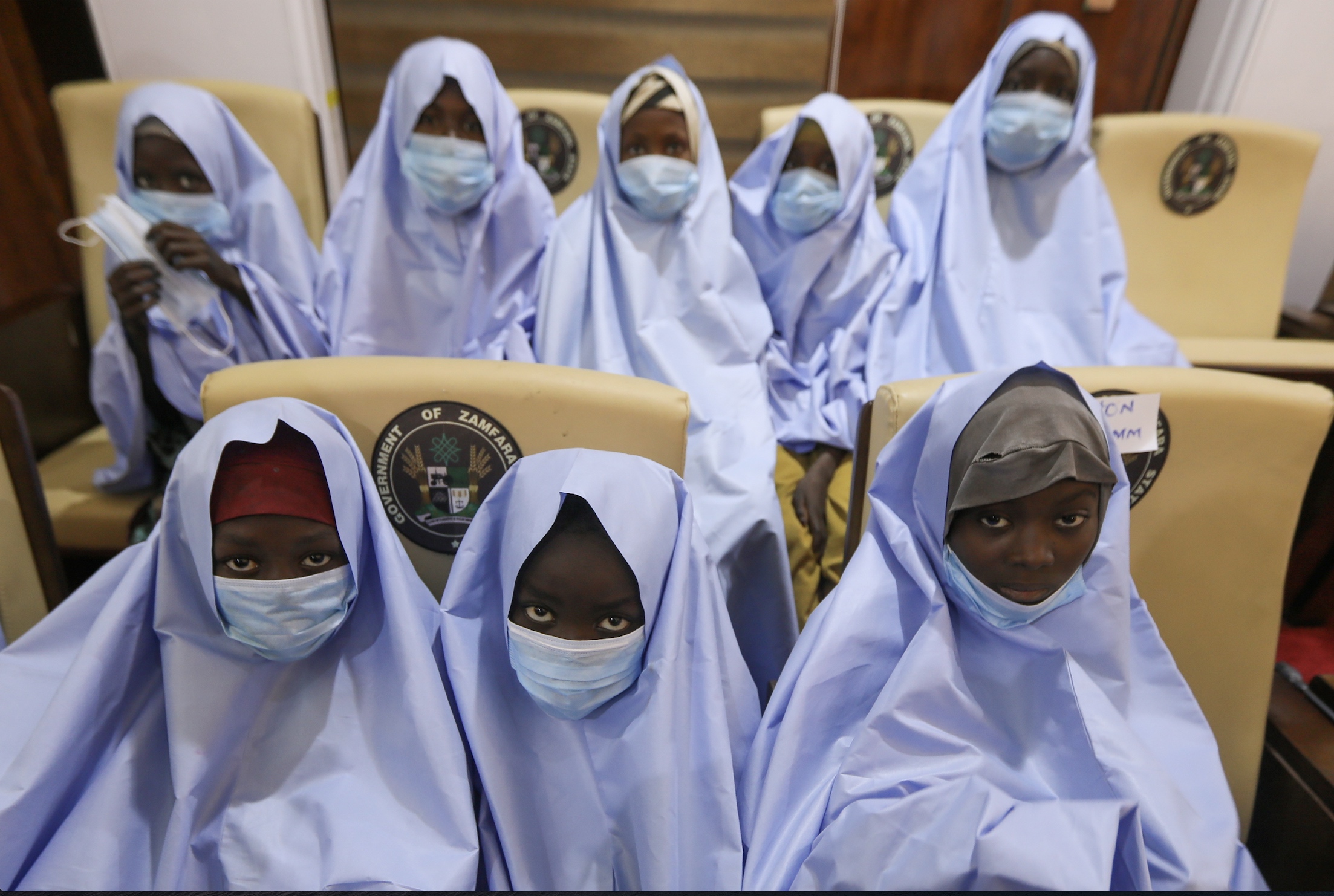 Des filles kidnappées dans un internat de l'État de Zamfara, au nord-ouest du Nigéria, après leur libération à Zamfara, au Nigéria, le 2 mars 2021. REUTERS / Afolabi Sotunde