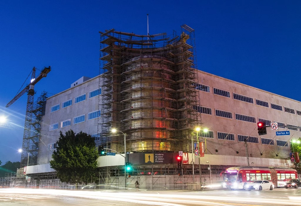 Vue générale du nouveau musée de l'Académie des arts et des sciences du cinéma (AMPAS) en construction le 10 juillet 2018 à Los Angeles, Californie. Valérie MACON / AFP