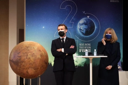 Macron assiste à l'exercice militaire spatial AsterX