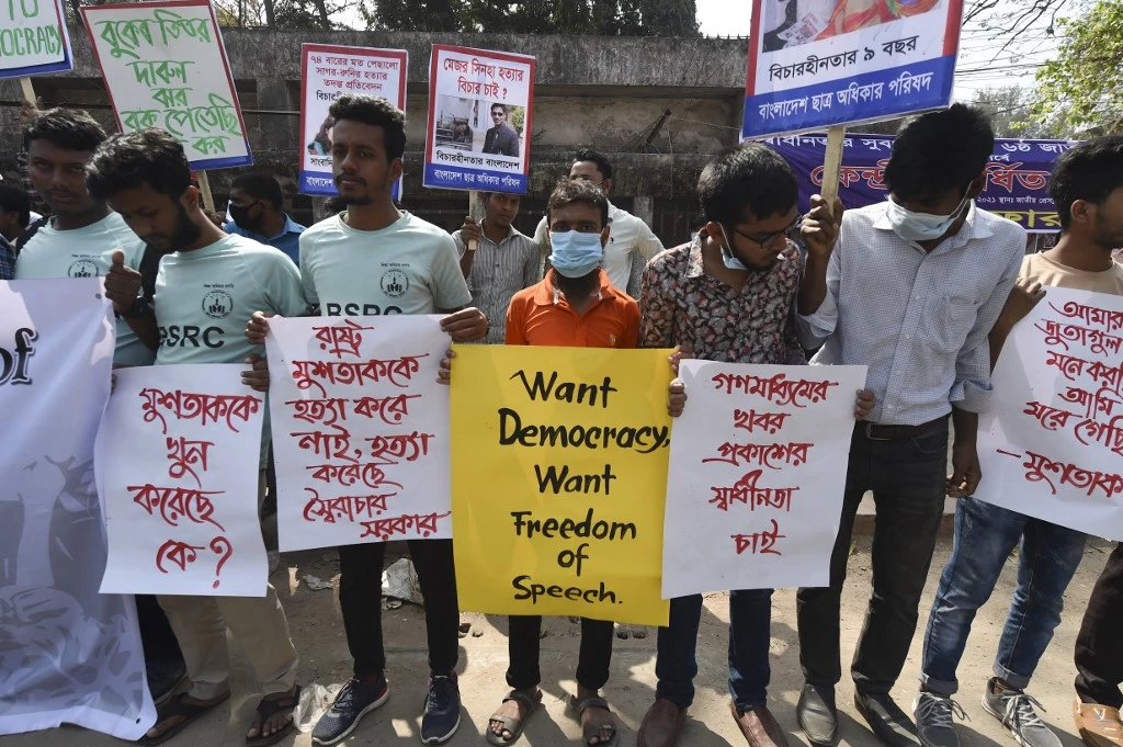 Bangladesh: enquête ouverte après des accusations de tortures sur un caricaturiste