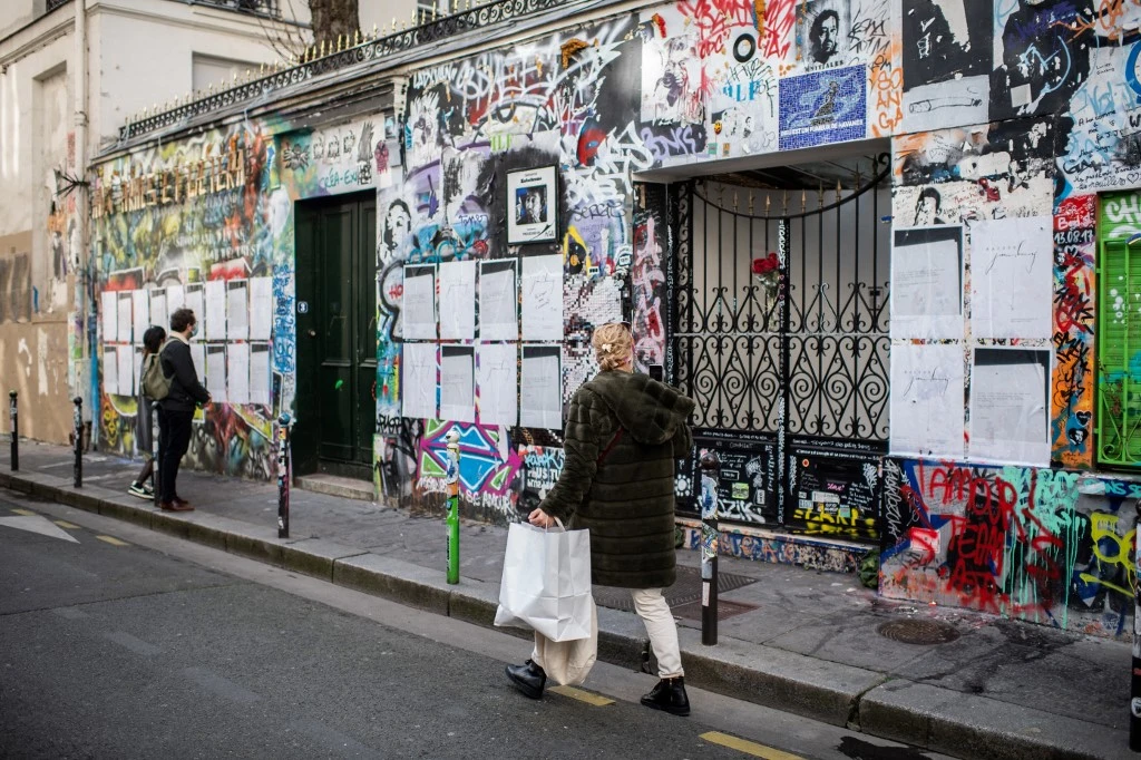 Rue de Verneuil à Paris, «on est tous venu chercher un peu de Gainsbourg»