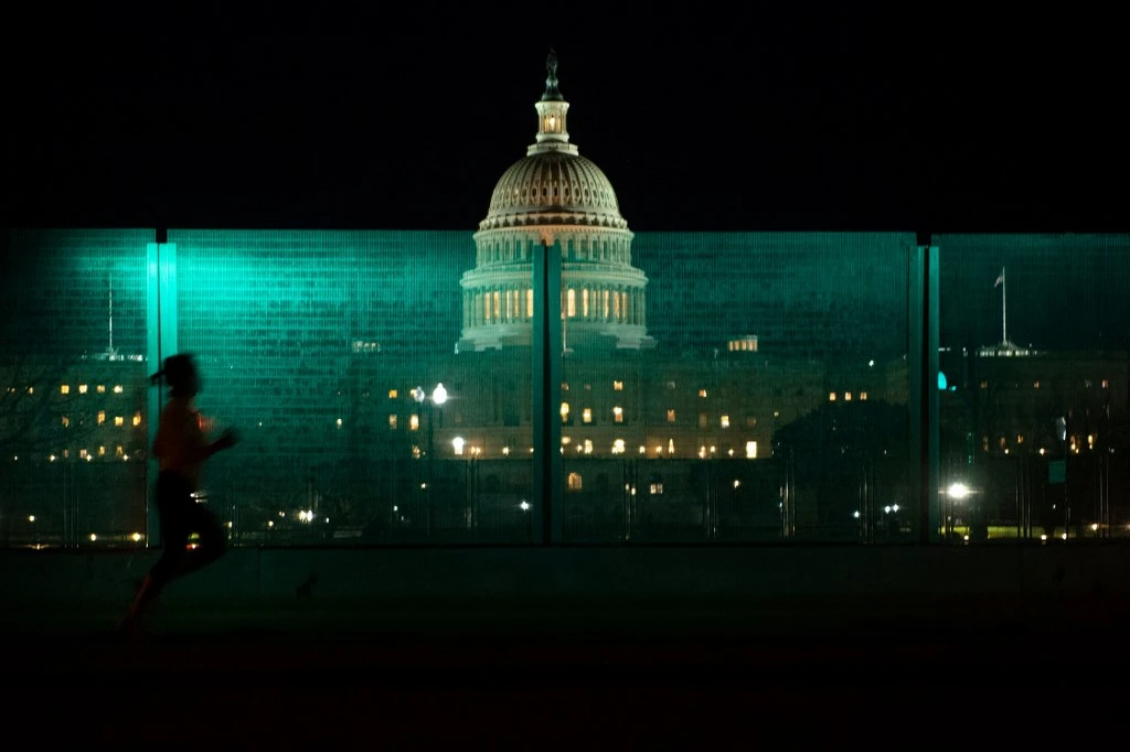 Une milice pro-Trump menace le Capitole