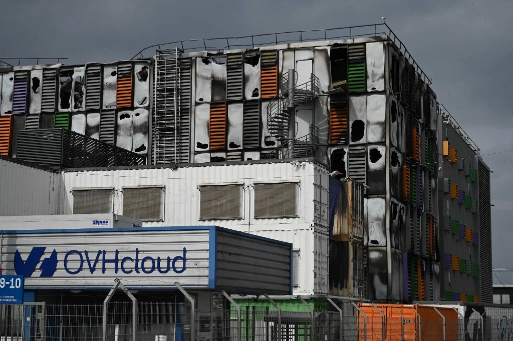 Incendie spectaculaire dans un site d'hébergement d'un nuage numérique à Strasbourg