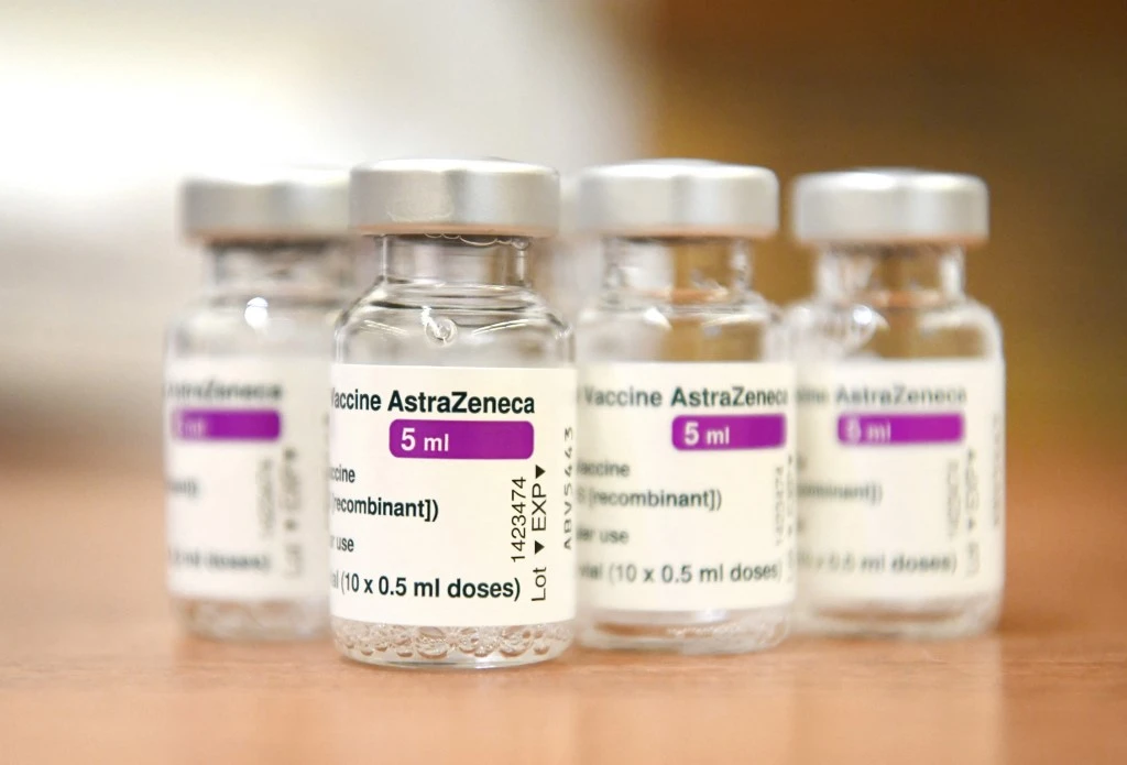Virus: les déboires du vaccin AstraZeneca compliquent la donne