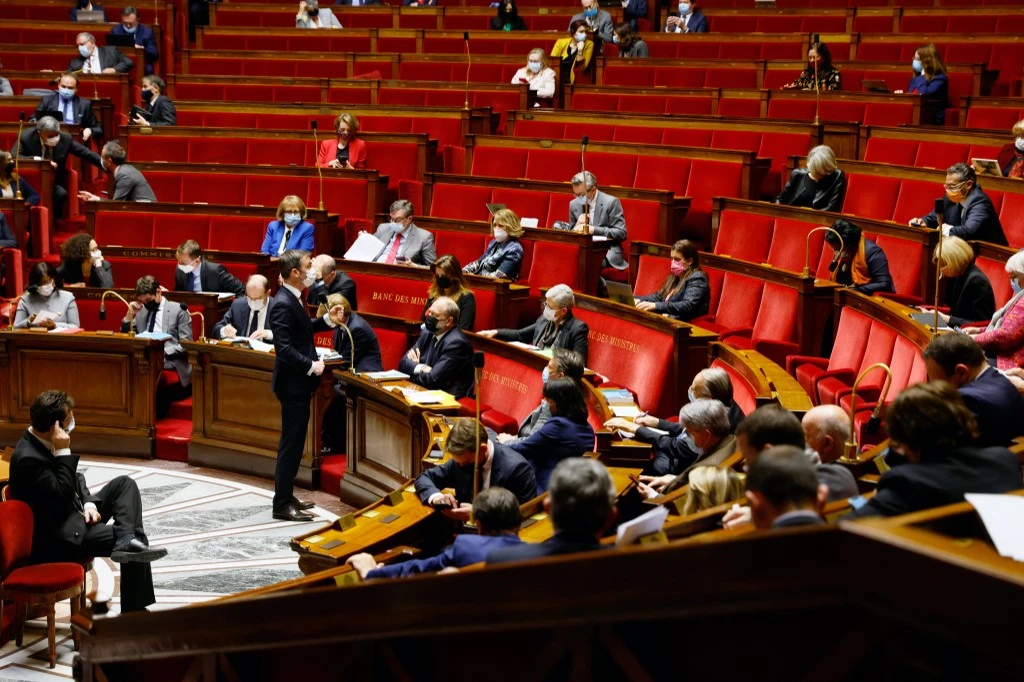 Les écolos dans la rue dimanche, la loi climat au Parlement lundi