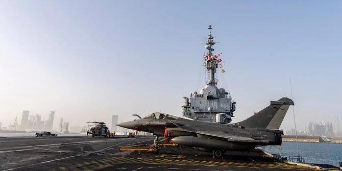 Le porte-avions français Charles de Gaulle en escale à Abou Dhabi