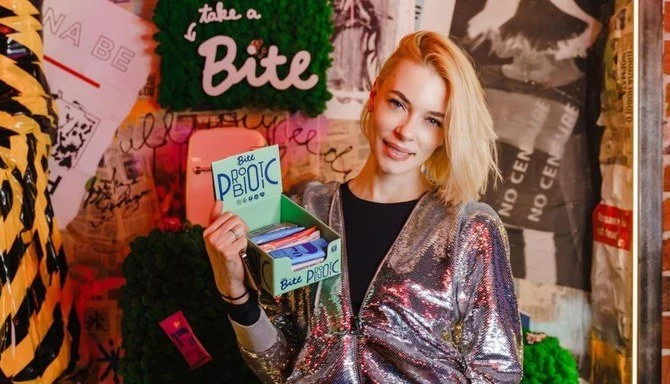 Un mannequin de Moscou apporte des aliments bio à Abu Dhabi