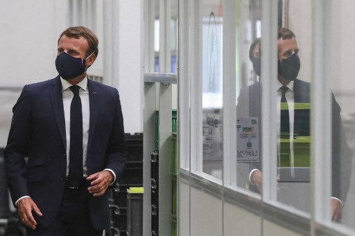 Macron visite vendredi l'usine mettant en flacons les vaccins anti-Covid