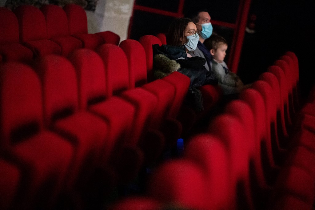 Cinéma: la possibilité d'un échelonnement des sorties à la reprise se précise
