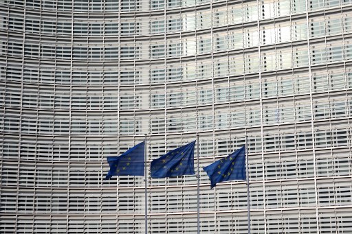 Vaccins: objectif de mars non tenu dans l'UE, immunité collective possible cet été