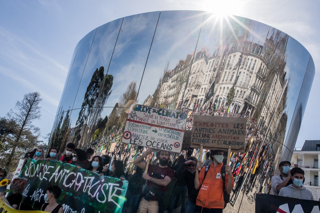 Loi climat: la publicité des énergies fossiles sera interdite
