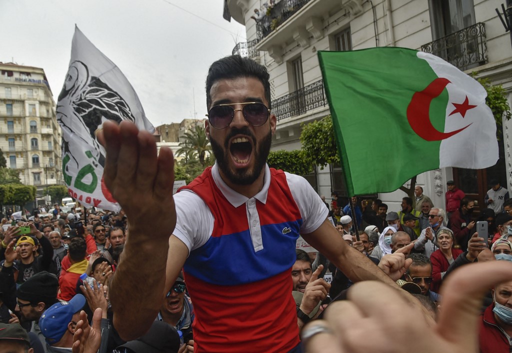 Algérie: les étudiants du Hirak dans la rue au 1er jour du ramadan