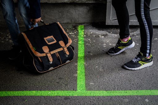 L'économie française de nouveau freinée par la fermeture des écoles et des commerces