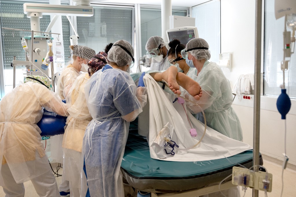 Virus: Pâques sous pression, confinement durci au Liban et au Canada, Jérusalem ouverte