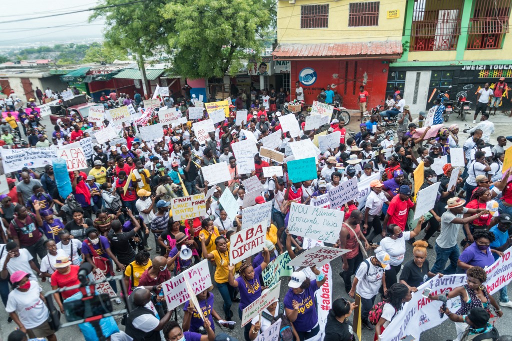 Haïti: des centaines de manifestantes contre les violences et pour la démocratie