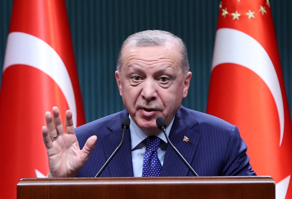 Erdogan fulmine contre les amiraux retraités