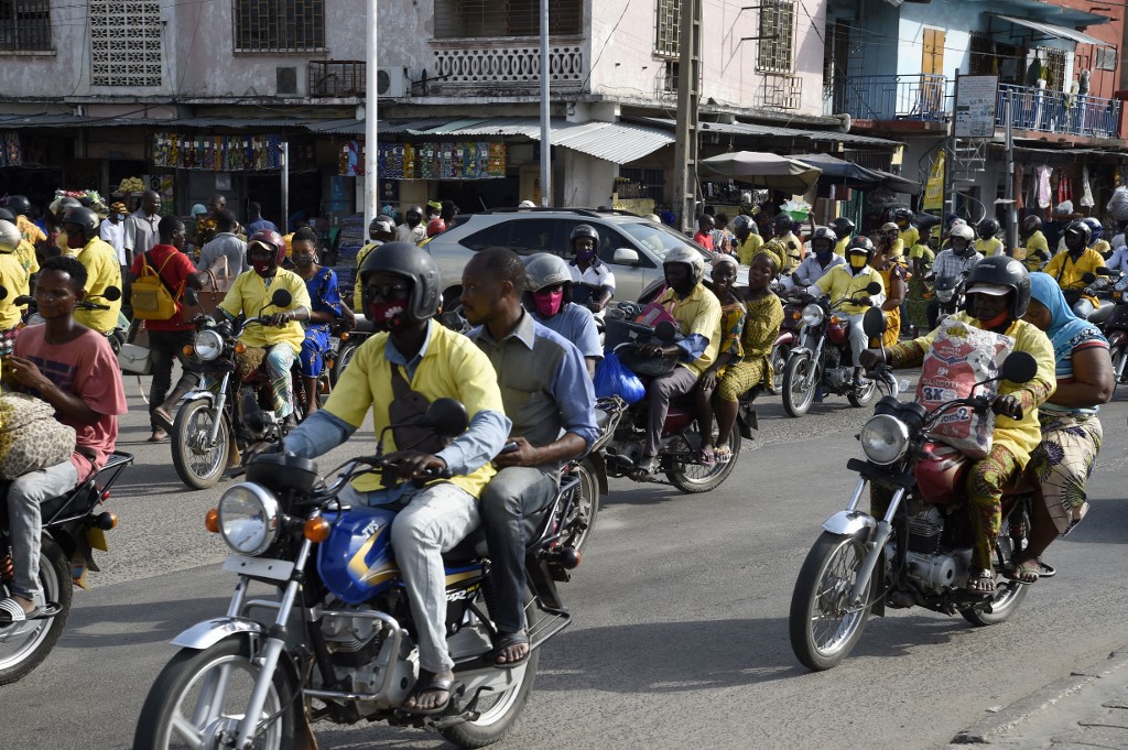 «Emmène-moi vite» au Bénin: les incontournables taxi-motos de la présidentielle