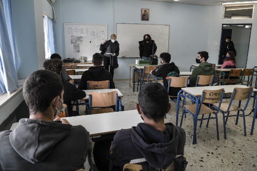 Grèce: la triche lors des examens en ligne laisse craindre des diplômes dévalués