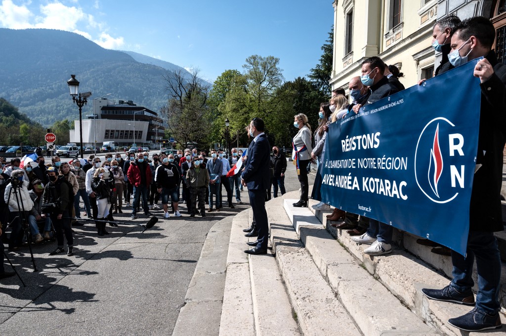 Le vote RN s'ancre chez les moins diplômés, les moins riches et les actifs