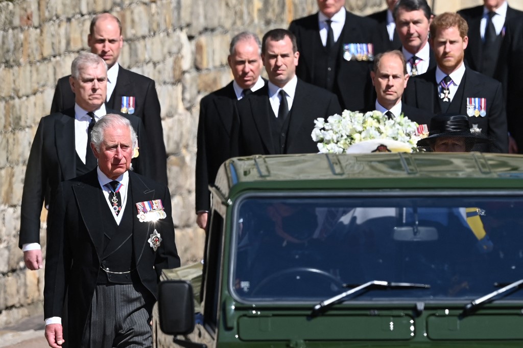 Elizabeth II entourée de sa famille pour les adieux au prince Philip