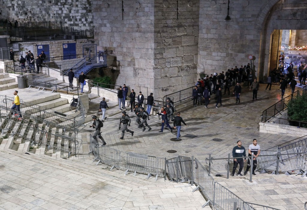 Affrontements entre la police israélienne et des manifestants palestiniens à Jérusalem