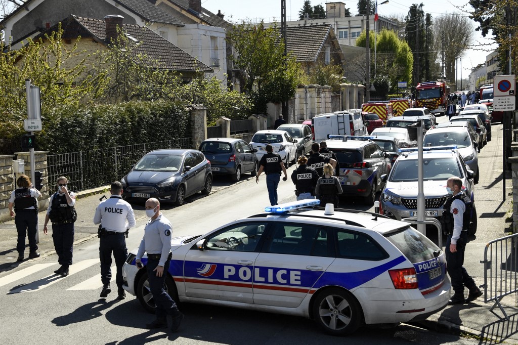 Attaque au couteau: la France ne cèdera «rien» face au «terrorisme islamiste», affirme Macron
