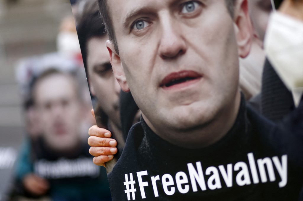 La Russie suspend les bureaux de l'opposant Navalny