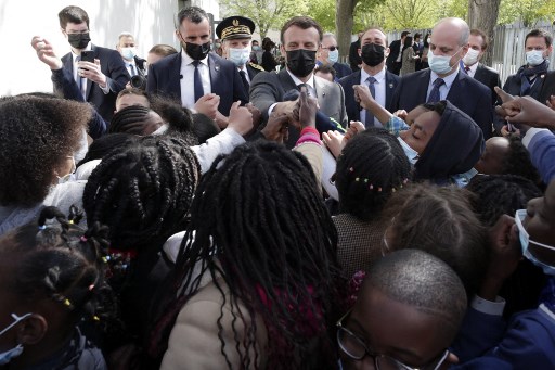 Covid: Macron présentera vendredi «les perspectives» du déconfinement dans la presse régionale
