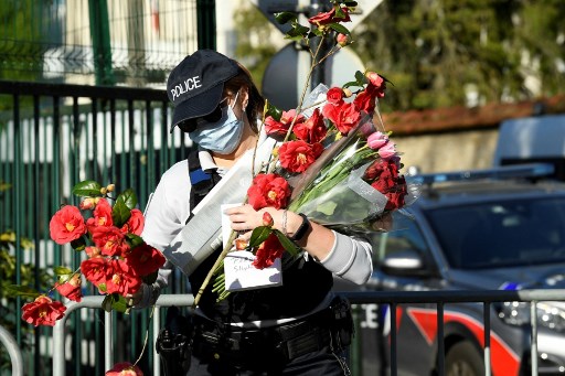 France: Macron jeudi aux obsèques de la policière tuée, hommage national vendredi