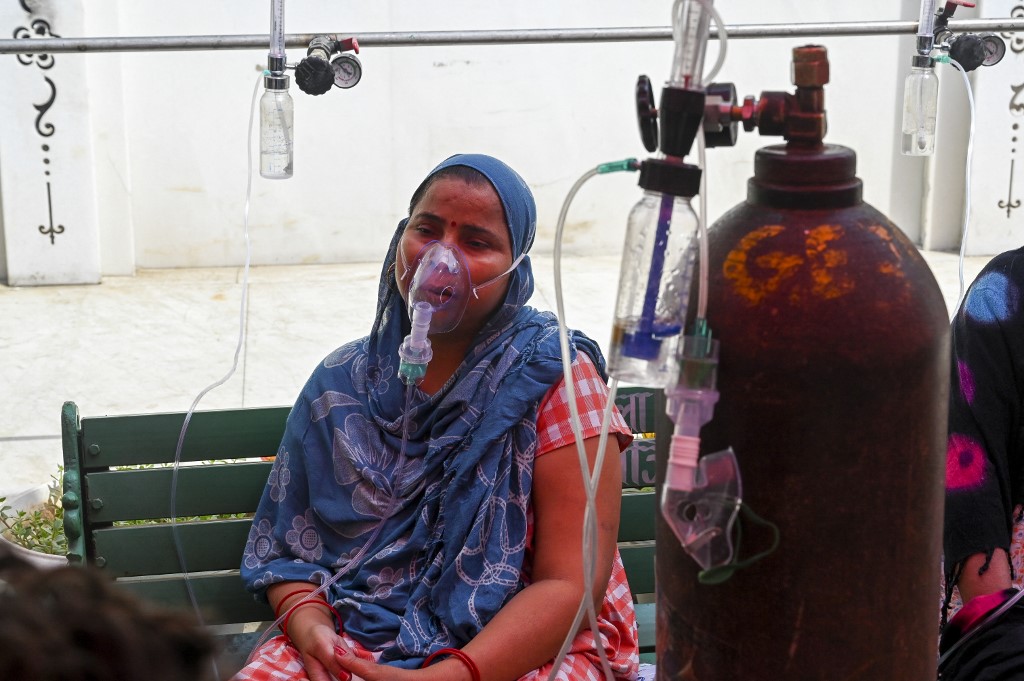 Coronavirus: le variant indien présent dans 17 pays, l'Inde toujours en souffrance