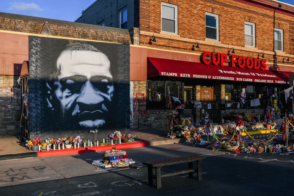 Les jurés face à des images choc du supplice de George Floyd, filmées par les policiers