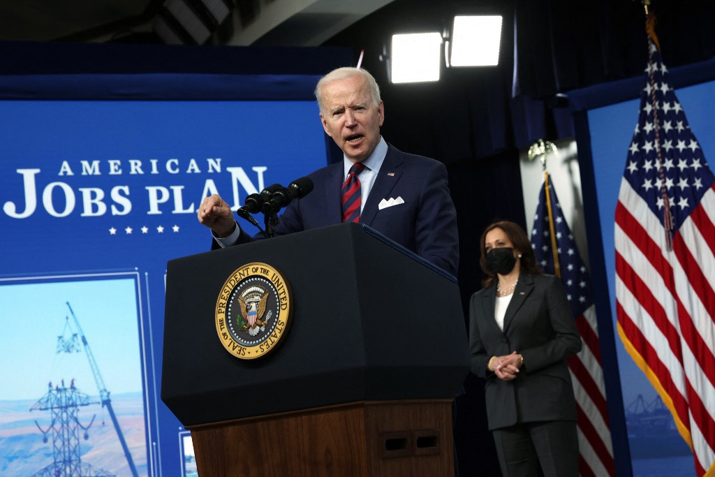 Biden juge son plan d'investissements indispensable pour tenir tête à la Chine