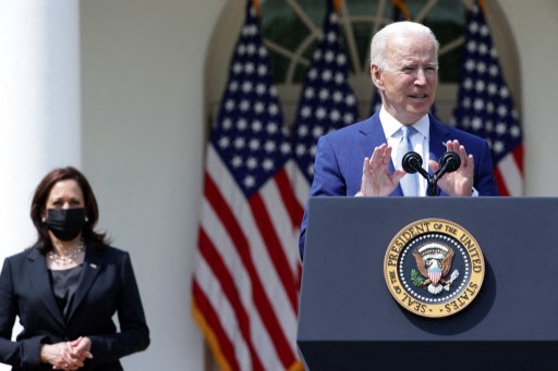 Violences par armes à feu: Biden dénonce «une honte internationale»