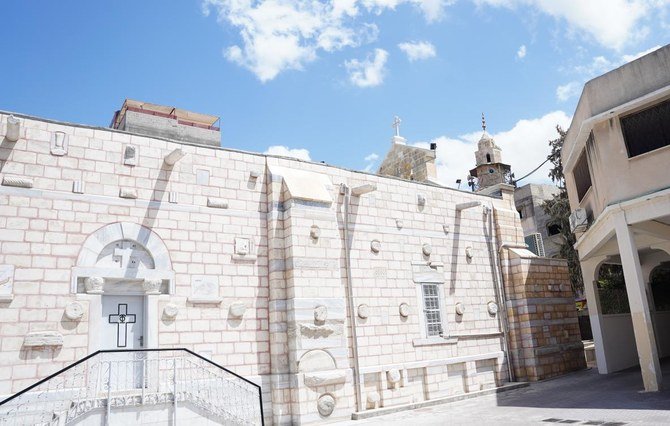 La mosquée Kateb Wilaya de Gaza, qui remonte au début du 14ème siècle côte-à-côte avec une église. (Photo fournie)
