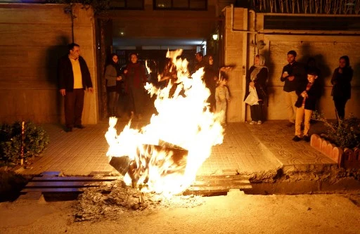 Iran: Arrestations et humiliations lors du festival du feu à Mashhad