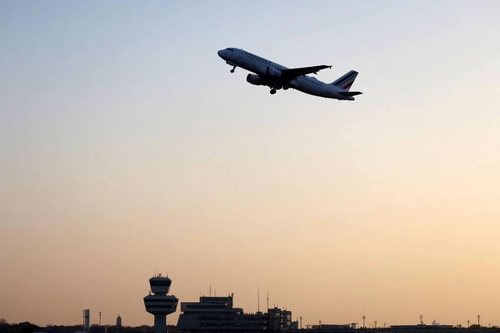 Air France: le syndicat de pilotes SNPL appelle les non vaccinés à refuser certains vols