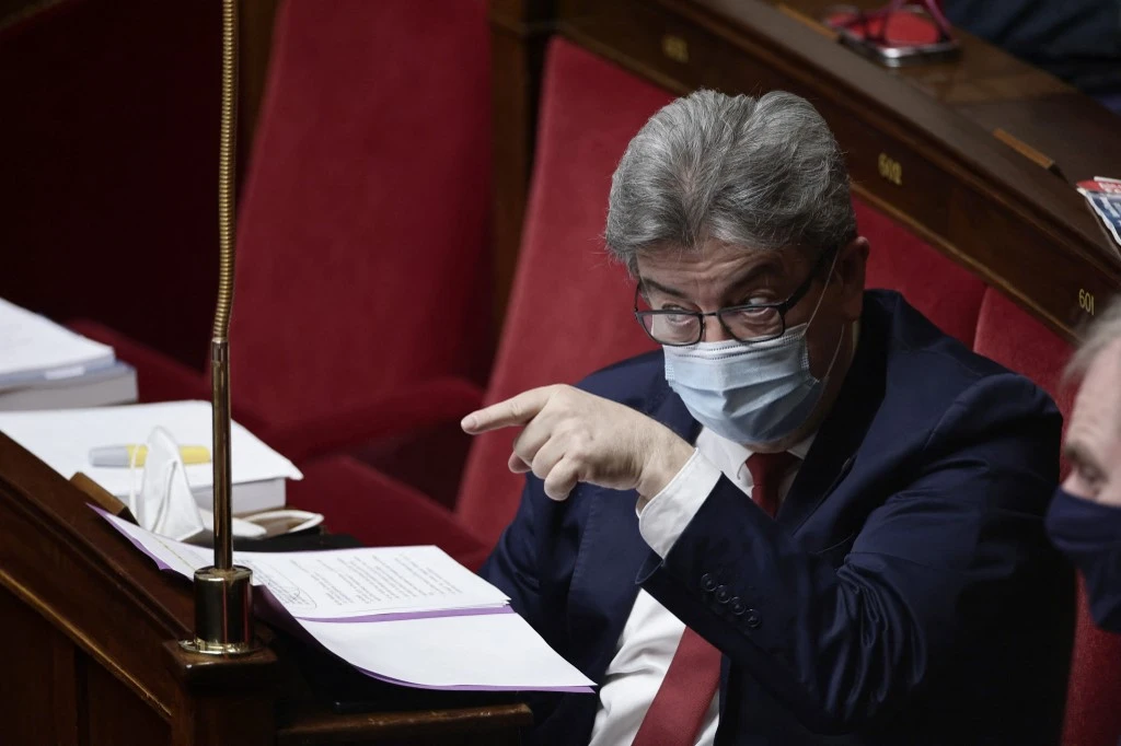 Mélenchon tient meeting sur l'eau, «problème écologique le plus concret»