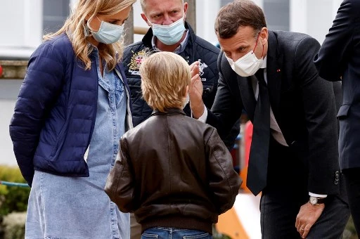 Covid: À Reims, Macron rencontre des ados déprimés et des psychiatres débordés