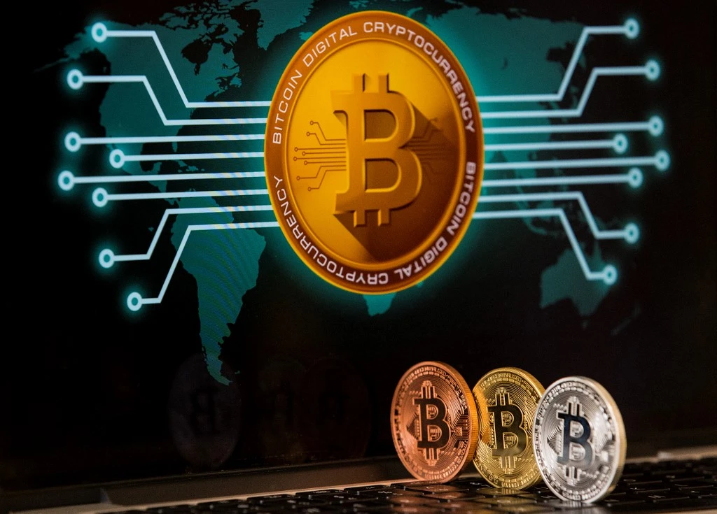 Le bitcoin chute sous 50 000 dollars, le marché redoute un plan de taxation américain