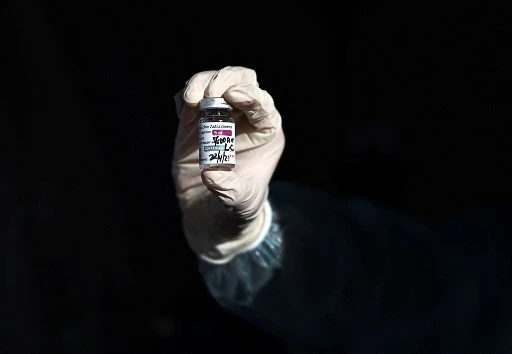 Vaccins: l'UE poursuit AstraZeneca pour ses retards de livraisons