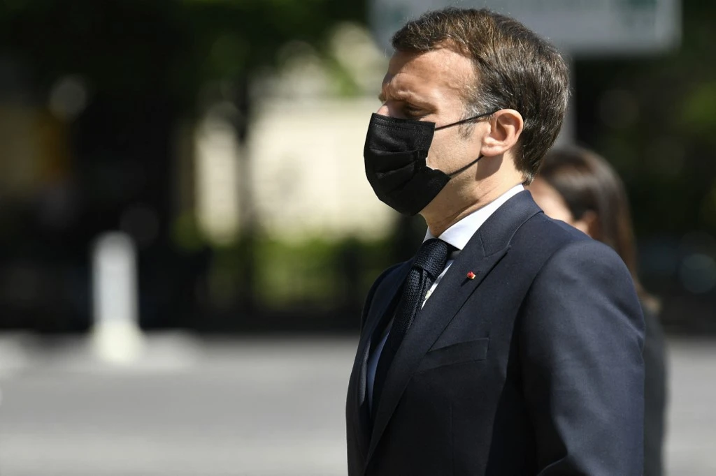 Attaque dans un commissariat en France: Macron a rencontré la famille de la policière tuée