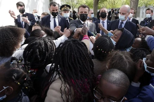 Covid: Macron présentera vendredi «les perspectives» du déconfinement dans la presse régionale