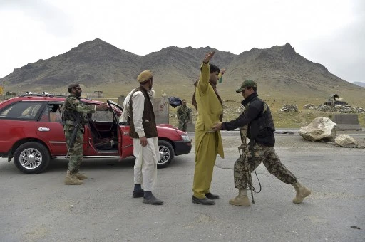 Afghanistan: 21 morts dans l'explosion d'une voiture piégée, les talibans accusés