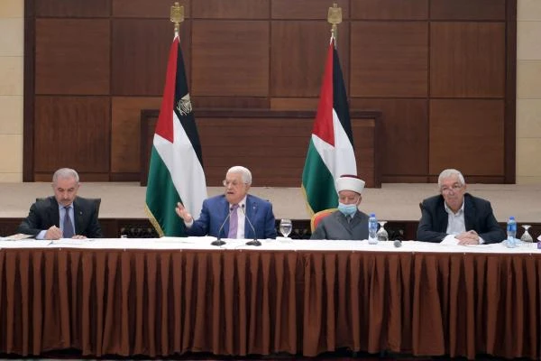 Abbas annonce un report des premières élections palestiniennes en 15 ans