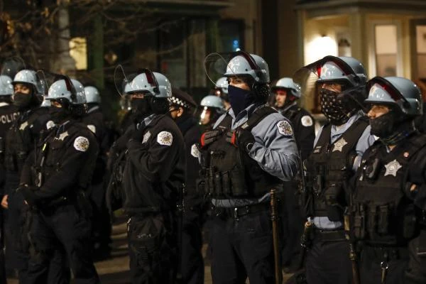 Sous pression, les policiers américains tentés de quitter la profession