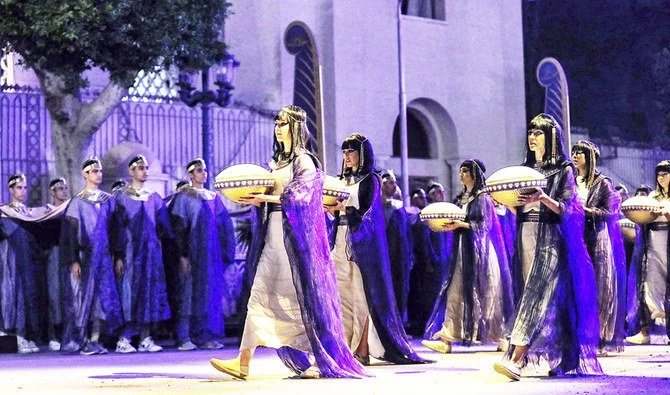 Des femmes égyptiennes volent la vedette lors du spectacle de momies au Caire