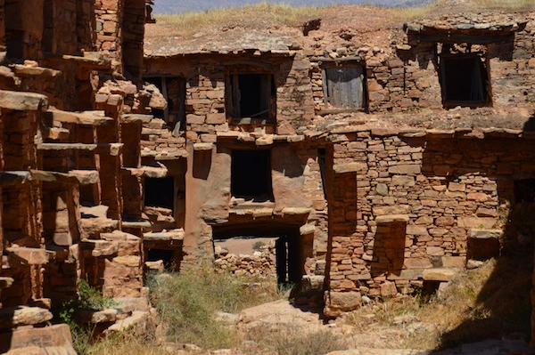 Agadir au singulier, iguider ou igoudar au pluriel. Ce mot, traduit de l’amazigh, signifie «forteresse», «mur» ou encore «grenier collectif» (fournie)